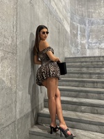Robe Mini Léopard Moulante à Volants et Épaules Dénudées pour Soirées en Club – Nouvelle Collection Tendance pour Femmes