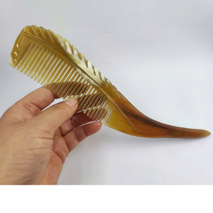 1. Vente en gros de peignes en corne naturelle, collection artisanale pour les soins des cheveux - Product Image 1
