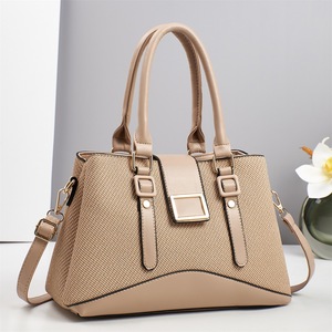 Bolso de mano clásico para mujer de cuero microfibra Saffiano con correa extraíble y cierre de solapa para uso diario. - Product Image 4