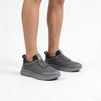 Chaussures de sécurité de course personnalisées 2026, légères, respirantes, en maille, souples, à lacets, avec embout en acier, imperméables, confortables et tendance