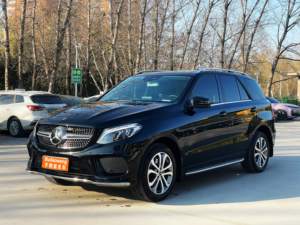 Mercedes-Benz <span class=keywords><strong>GLE</strong></span> <span class=keywords><strong>2018</strong></span> <span class=keywords><strong>GLE</strong></span> 320 V6 Turbo <span class=keywords><strong>4MATIC</strong></span> Volant à Gauche Sièges en Cuir Foncé Jantes R19 Voiture d'Occasion de Haute Qualité pour l'Exportation - Product Image 1