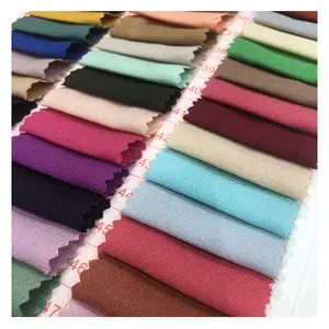 महिलाओं के कपड़ों के लिए 120-125gsm मॉस क्रेप कोमो क्रेप फैब्रिक निर्माता पॉलिएस्टर स्ट्रेच सॉलिड रंग सॉफ्ट मॉस क्रेप फैब्रिक