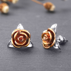 Orecchini a Perno 3D Bicolore a Forma di Rosa, Eleganti Gioielli Floreali da Donna per Uso Quotidiano e Feste, Regalo Impilabile - Product Image 5