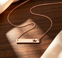 Collier en acier inoxydable avec pendentif barre horizontale ajourée motif hirondelle, bijou délicat pour femme, cadeau tendance