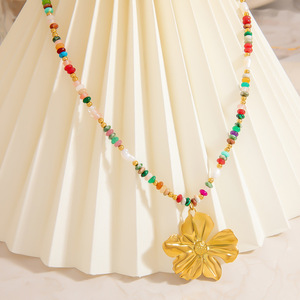 Collier en pierres naturelles avec pendentif fleur, chaîne de clavicule couleur or 18 carats, bijoux de mode pour soirée - Product Image 2