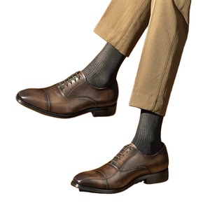 รองเท้าบรอคส์หนังแท้สำหรับผู้ชายดีไซน์เนอร์ทรงสี่เหลี่ยมแบบทางการสำหรับธุรกิจใหม่รองเท้าออกซ์ฟอร์ดน้ำหนักเบาระบายอากาศได้ดี - Product Image 1