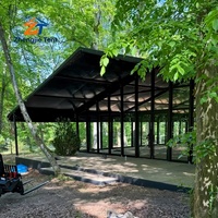 Tente de mariage de luxe avec cadre noir en verre, pavillon transparent pour fêtes en plein air, réceptions et événements de célébration