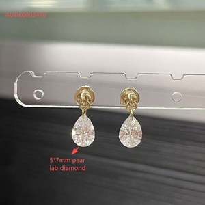 Pendientes de Oro de 10k Starsgem con Diamante Cultivado en Laboratorio, Diseño de Capa Flotante con un Solo Diamante - Product Image 3