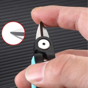Petits ciseaux de pêche à la ligne en acier inoxydable bleu et rouge pour couper la ligne en carbone, le nylon et la plomb - Product Image 1