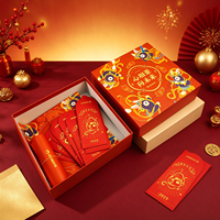 Coffret Cadeau Nouvel An Rouge et Or, Boîte Rigide Carrée avec Illustration de Dessin Animé, Boîte Intérieure Caractère Fu et Ensemble Festival du Nouvel An avec Enveloppes Rouges