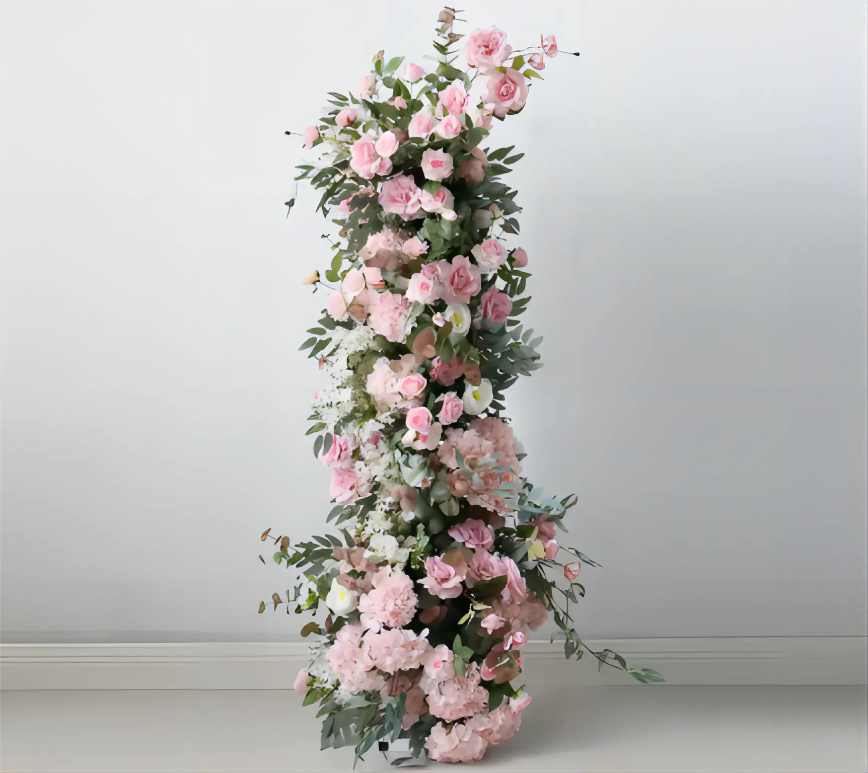 セレモニーのためのアーチの装飾花良質の背景クラフト用品ブライダルシャワー写真の背景リアルな結婚式