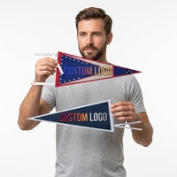 Drapeau d'équipe de football sportif triangulaire personnalisé en feutre non tissé écologique imprimé par transfert thermique avec manches/cordons 20x45cm
