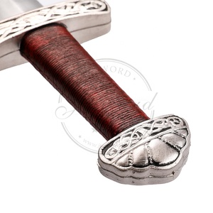 Antico giocattolo spada guerriero vichingo in schiuma del decimo secolo - Product Image 4