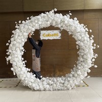 Arche de porte de lune de cérémonie de mariage artificielle décorative personnalisée avec cadre en fer Design de toile de fond de haute qualité
