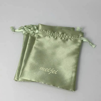 Pochette anti-poussière en satin imprimée avec logo personnalisé emballage cadeau perruques grand sac en soie sac à cordon en satin pour emballage d'extension de cheveux