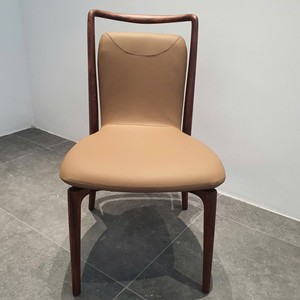 Chaise de salle à manger scandinave design en bois massif, coussin rembourré en cuir pleine fleur, mobilier haut de gamme pour la maison et les restaurants PISANO - Product Image 3
