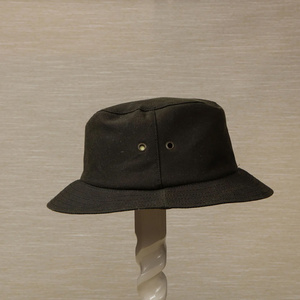 Chapeau bob en tissu recyclé urbain, conçu pour un usage décontracté, en extérieur et en voyage, avec une coupe confortable et un design simple. - Product Image 3