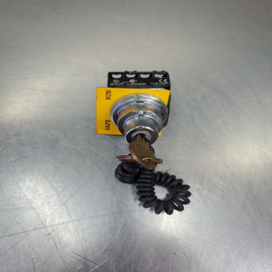 Interruptor de Llave de <span class=keywords><strong>2</strong></span> Posiciones 52SC6AF Nuevo y Original. Producto de Automatización Industrial 4D-3 - Product Image 1