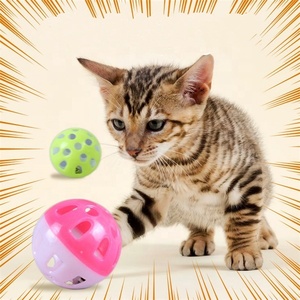 ลูกบอลกลวงพลาสติกแบบโต้ตอบสำหรับแมวสัตว์เลี้ยงของเล่นพร้อมกระดิ่ง - Product Image 3