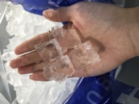 Distributeur automatique de glace Haloo avec écran, disponible 24h/24, pour l'emballage automatique – Distributeur de glace ATM