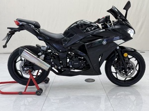 Moto sportive noire avec carénage complet, échappement argenté, <span class=keywords><strong>pour</strong></span> la course urbaine, <span class=keywords><strong>pour</strong></span> les pilotes adultes - Product Image 3