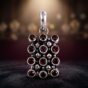 Art Palace - Colgante de Plata de Ley 925 con Baño de Oro y Granate, Diseño Religioso Hindú con Perlas, para Mujer, Regalo Festivo y Elegante - Product Image 1