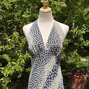 Vestido corto halter de seda lavada al agua azul marino con estampado de margaritas, estilo vacacional, para mujer, Midsummer Dream - Product Image 2