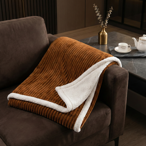 Manta Decorativa para Sofá de Hotel |   Terciopelo de franela acanalado con forro de velveteen |   Elegante Manta de Punto Sólido |   Diseño de Interiores al por Mayor - Product Image 1