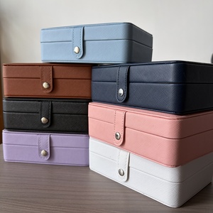 Boîte à bijoux portable double couche, motif carré simple, nouvelle collection, en cuir et velours, pour boucles <span class=keywords><strong>d</strong></span>'oreilles et bagues, 16x11x5cm, <span class=keywords><strong>fermeture</strong></span> à <span class=keywords><strong>boucle</strong></span> - Product Image 2