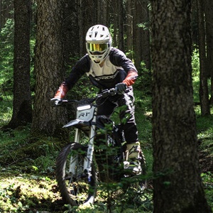 大人用電動ダートバイク <span class=keywords><strong>3</strong></span>つの走行モード エコ スポーツ スポーツ+ <span class=keywords><strong>2</strong></span>インチTFTディスプレイ アプリ制御 17KW 500N.m 72V 40Ah 120km航続距離 95km/h - Product Image 6