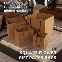 Sacs cadeaux carrés de luxe à motif floral avec finition laminée artisanale et poignées en ruban - Papier kraft recyclé pour emballage festif