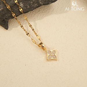 Collana con <span class=keywords><strong>Quadrifoglio</strong></span> in Acciaio Inossidabile Placcato Oro 14K, Zirconi Brillanti, Gioiello di Tendenza per Cene Eleganti - Product Image 2