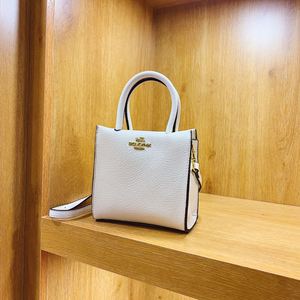 Bolso de Mano Pequeño Retro de Alta Gama para Mujer - Textura Sencilla, Bolso Multifuncional Hecho de Material PU.672 - Product Image 5