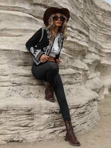 Chaqueta Acolchada de Invierno para Mujer, de Lona Negra con Botones Bordados Blancos, Tejido de Algodón Ecológico, Acabado Oficial, Nueva Moda - Product Image 2