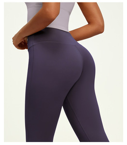 Pantaloni Sportivi Plus Size Attivi a Vita Alta, Aderenti sui Fianchi, Traspiranti, Slim Fit, a Gamba Larga Svasata, con Controllo Pancia, in Spandex, Tinta Unita - Product Image 3