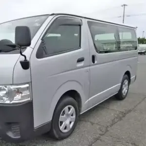 Obral besar bus Toyota hiace bekas