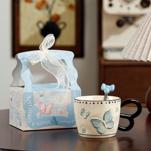 Taza de Cerámica con Diseño de Mariposa y Cuchara, Capacidad de 401-500 ml, Diseño Moderno, en Caja de Regalo, Regalo de Cumpleaños para Parejas, Uso en la Oficina - Product Image 5