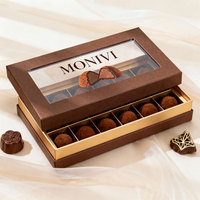 Luxe chocoladeverpakkingen op maat, met gekonfijte dadels, gedroogd fruit, noten, koekjes, desserts, macarons, papieren cadeauverpakkingen (boven- en onderdoos)