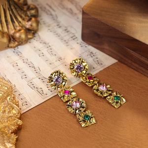 Pendientes Pequeños de Cristal con Incrustaciones de Cristal de Colores, Estilo Vintage, de Lujo, de Alta Calidad, Populares y Exagerados, para Mujer, Marca Evergreat - Product Image 3