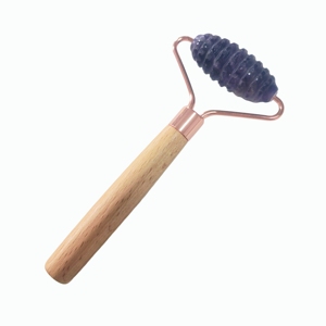 Rodillo de masaje facial de amatista para el cuidado de la piel - Product Image 1