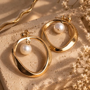 Pendientes Geométricos Chapados en Oro con Perla Natural, Joyería de Moda Vintage para Mujer - Product Image 3