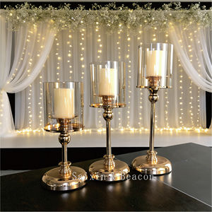 Beacon Juego de 3 Portavelas Dorados Graduados con Campanas de Vidrio Ámbar, Centros de Mesa de Lujo para Bodas - Product Image 1