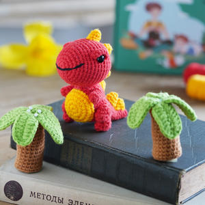 Cadeaux pour les amateurs de crochet DIY Animal Dinosaure Kit de crochet avec tutoriel vidéo Cute Weaving Keychain Crochet Kit pour les débutants - Product Image 2
