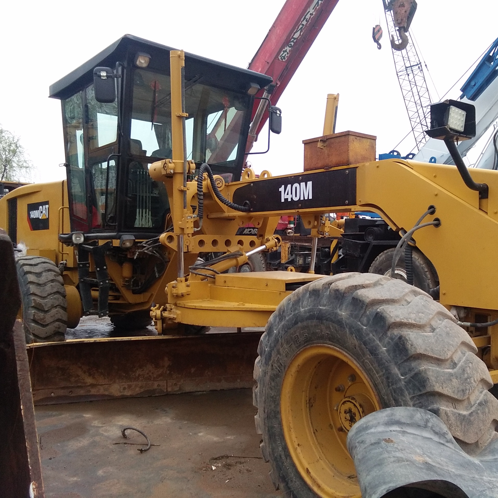 Подержанные мотогрейдеры Cat-erpillar CAT 140 м