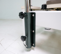Tour de Pilates Reformer multifonction avec structure en aluminium et roues silencieuses, conçue pour les studios de fitness et les usines