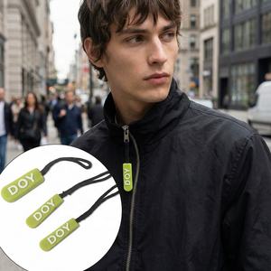 Accessoires vestimentaires en gros : tirettes de fermeture éclair en caoutchouc PVC souple avec logo 3D gaufré personnalisé pour vêtements - Product Image 2