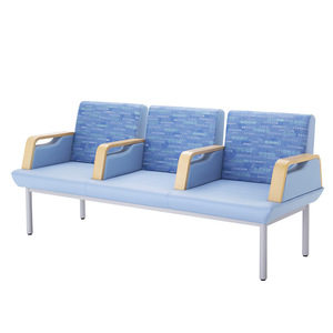 Silla de Espera Ausnutria, 3 Plazas, Uso Hospitalario, Tapicería Azul Claro, Reposabrazos de Madera - Product Image 1