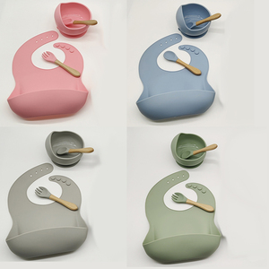 4 bols à ventouse en silicone pliables pour bébé, bavoirs en silicone sans BPA avec cuillère et fourchette - Product Image 4