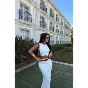 Ensemble short deux pièces Bianca blanc taille XXS, style club, avec haut à col nœud et décoration logo, idéal pour la saison automne - Product Image 2