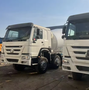 Camion malaxeur à béton de 12 mètres cubes, capacité de 12 m³ pour machines à béton - Caractéristiques : Tambour avec camion - Product Image 1